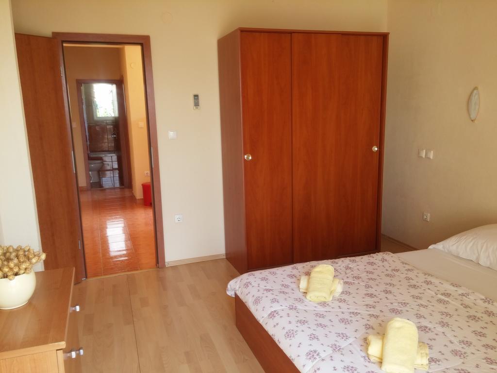 Apartments Biser Podgora Buitenkant foto